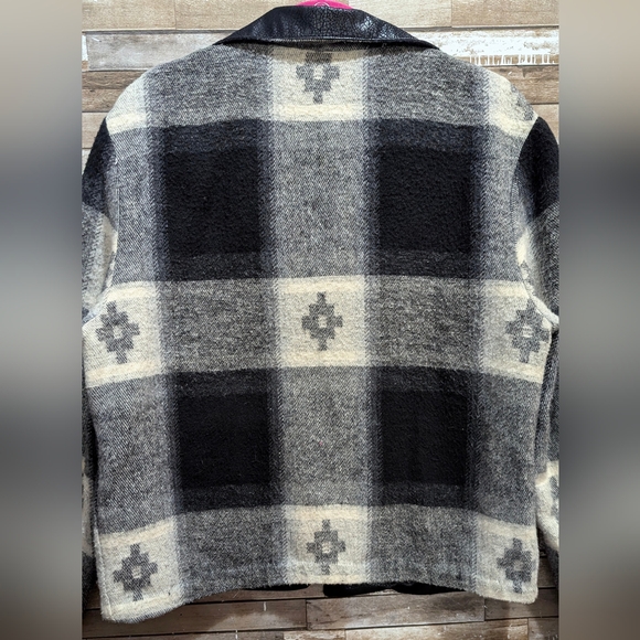 Handcrafted Original Design by Donna Gray/Black Fleece/Flannel Jacket - Picture 13 of 16